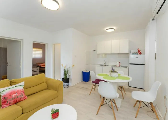Sanda - Four Bedroom With Terrace Vikendica *