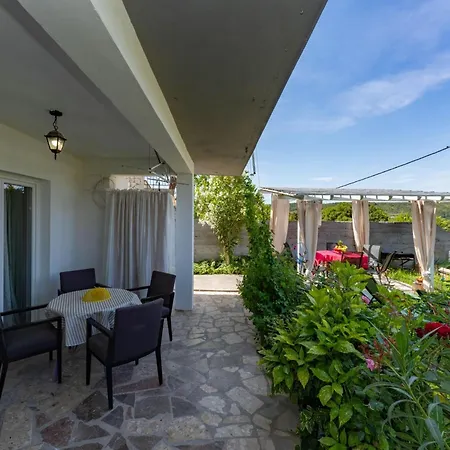 Casa vacanze Sanda - Four Bedroom With Terrace Gornji Karin